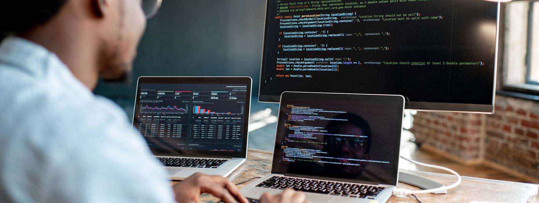 We build intelligence solutions that find opportunities in a world of risk.